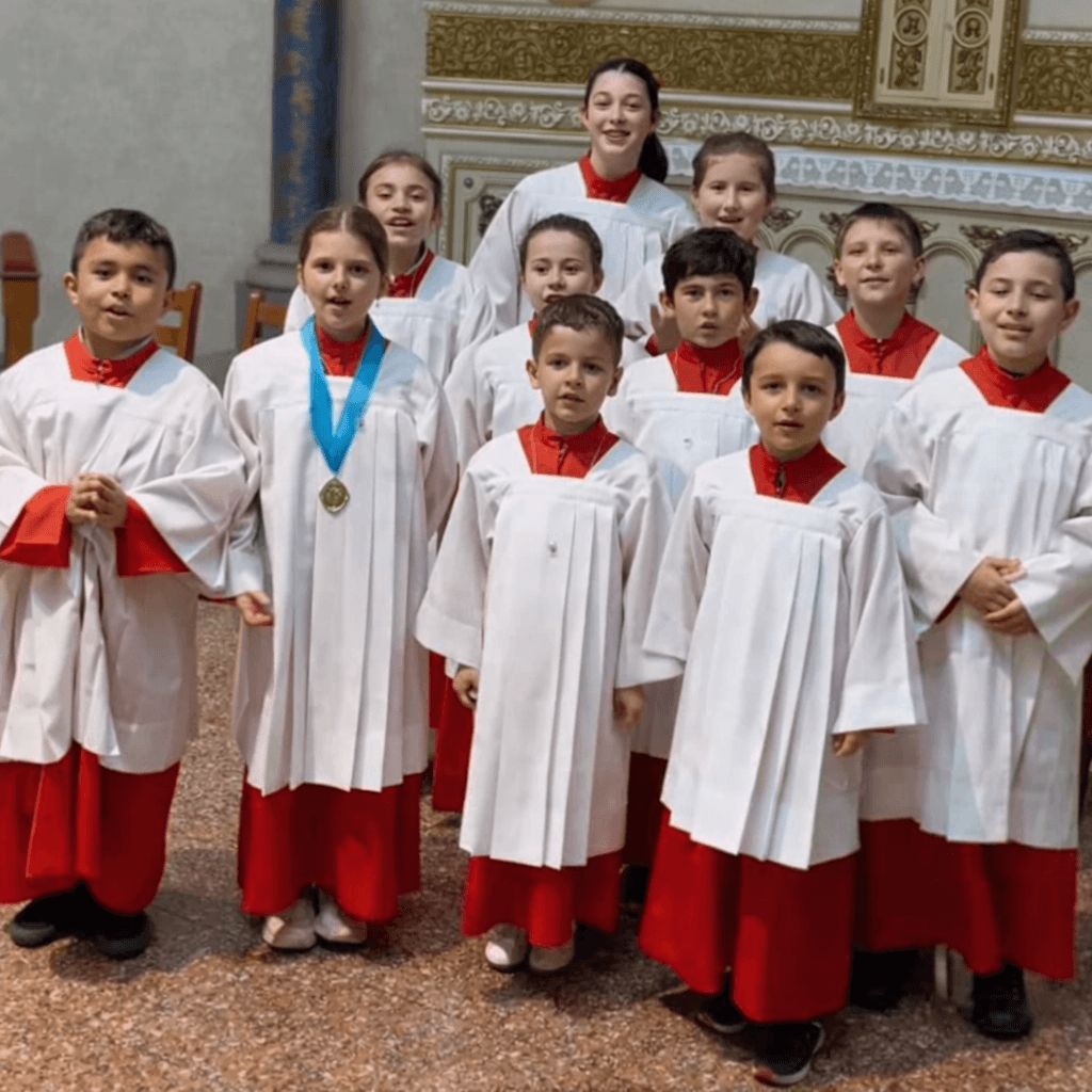 Novos coroinhas receberão vestes em celebração especial na paróquia