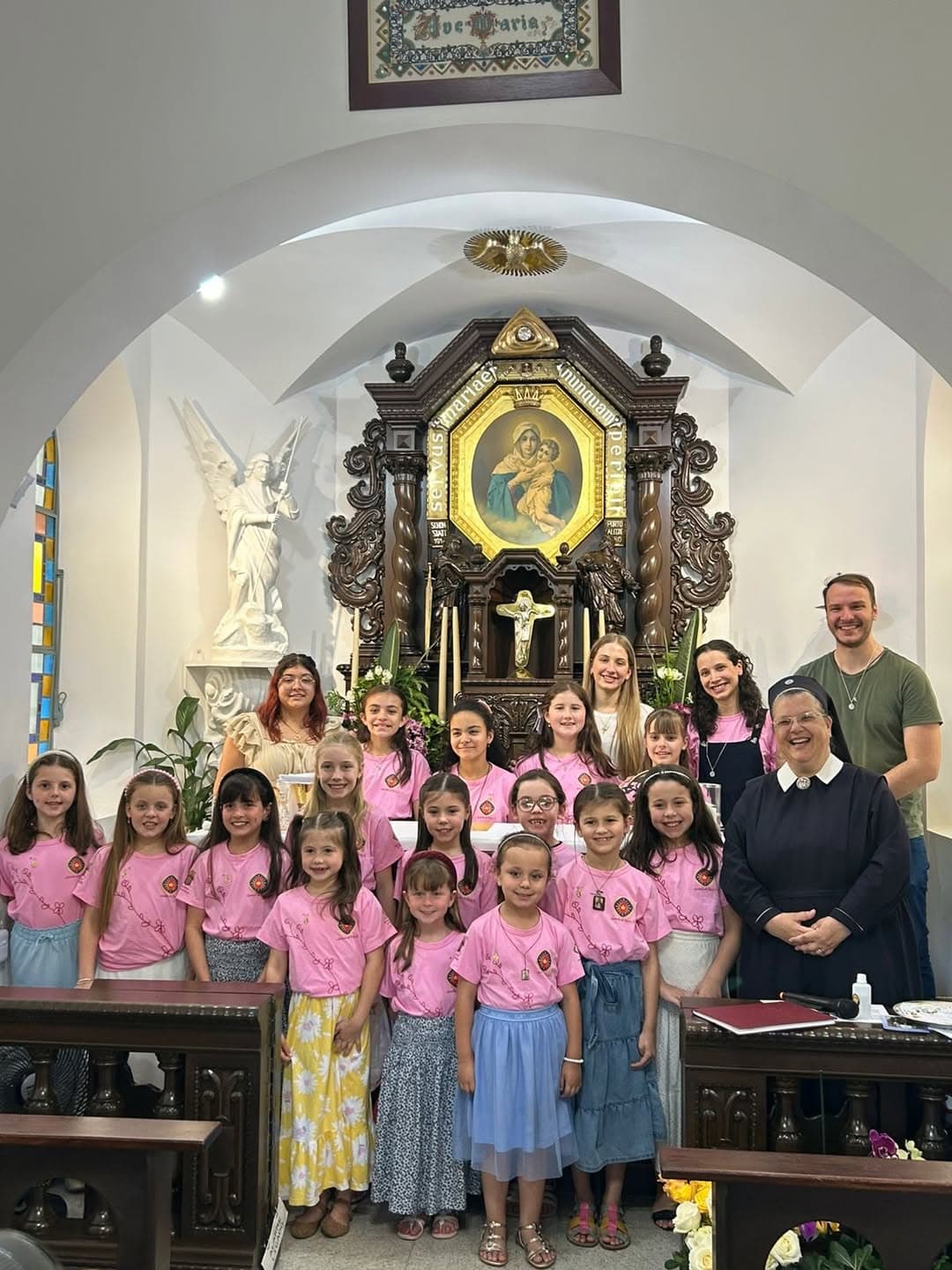 Jovens da paróquia participam de consagração no Santuário de Schoenstatt